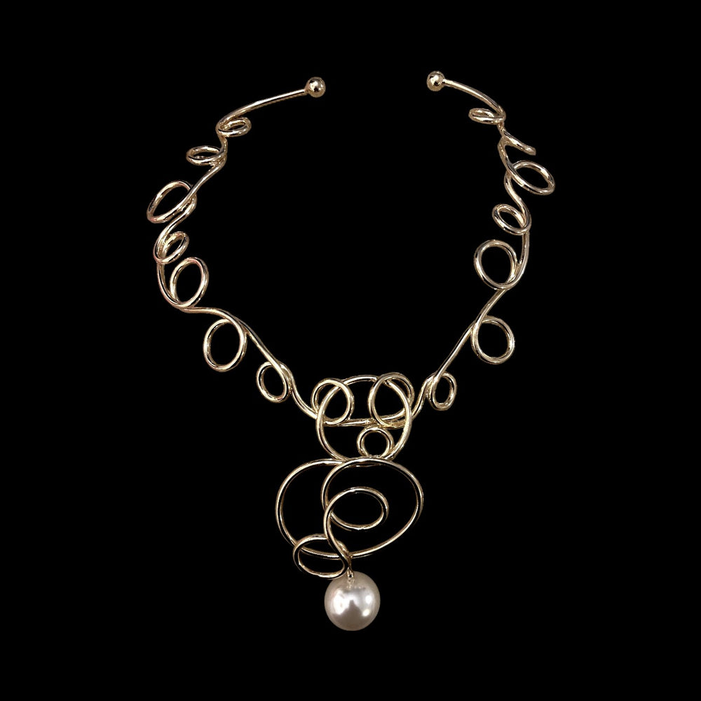 Sanaa Twist Pearl Necklace