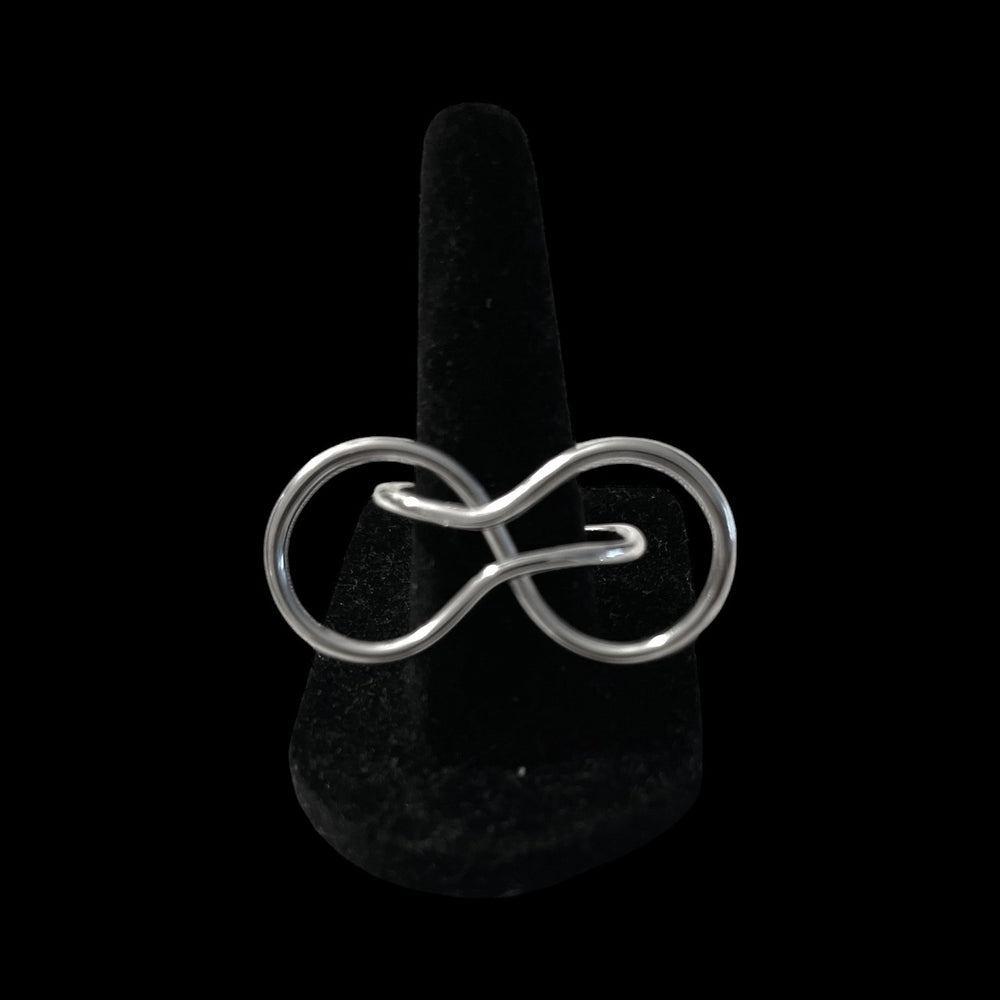 Akeo Infinity Ring – Forever in Style